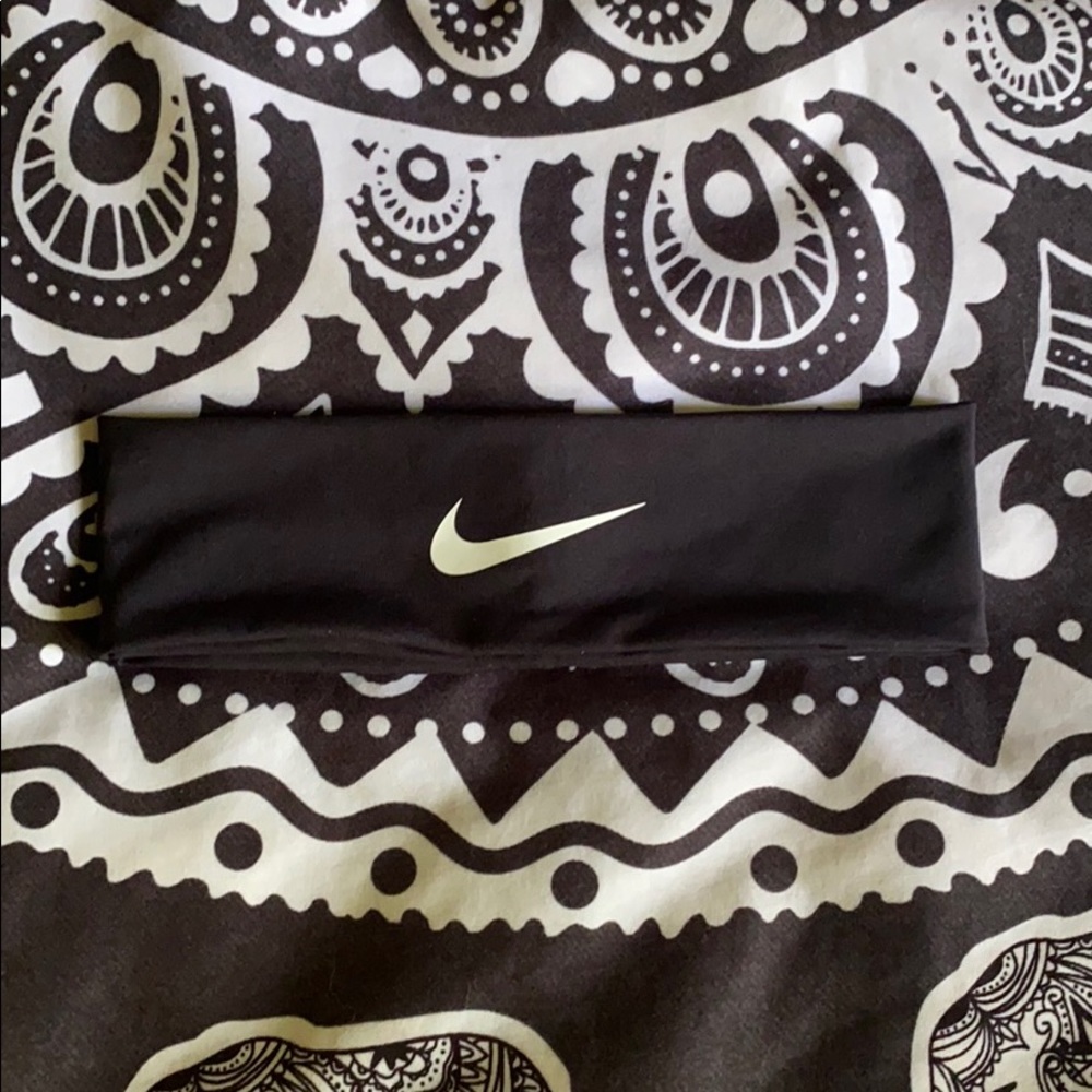 NEW Nike Headband